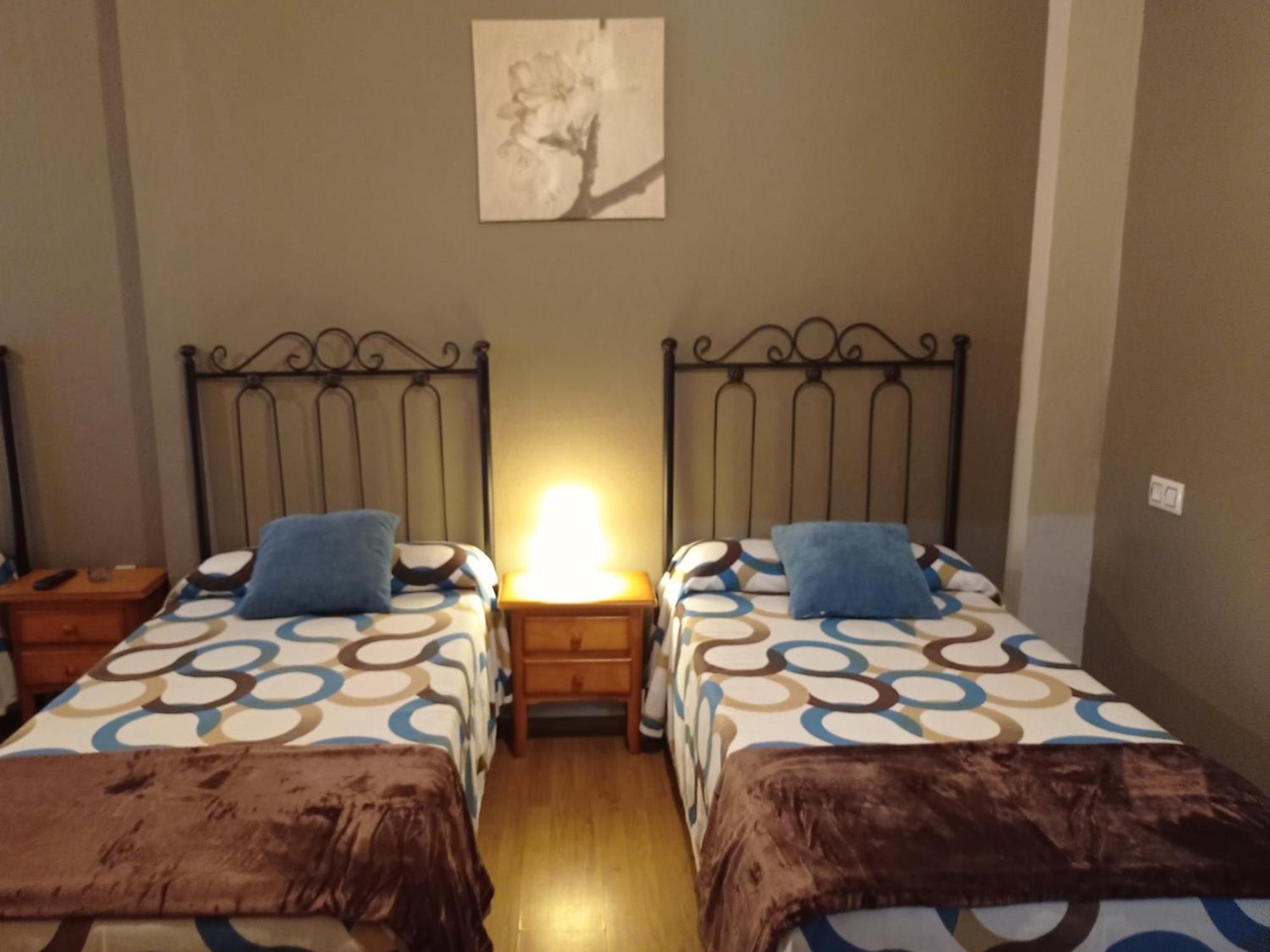Hospedaje Don Pelayo Gijon Room photo