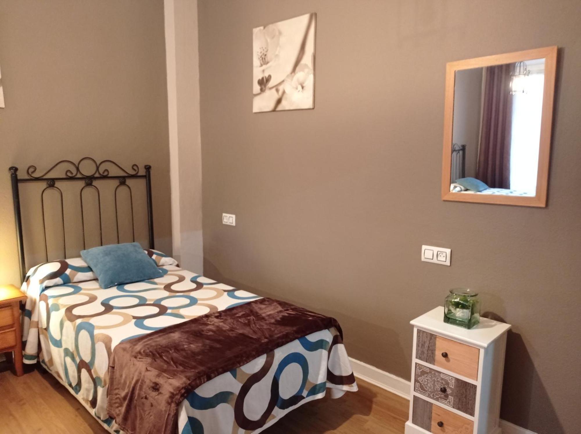 Hospedaje Don Pelayo Gijon Room photo