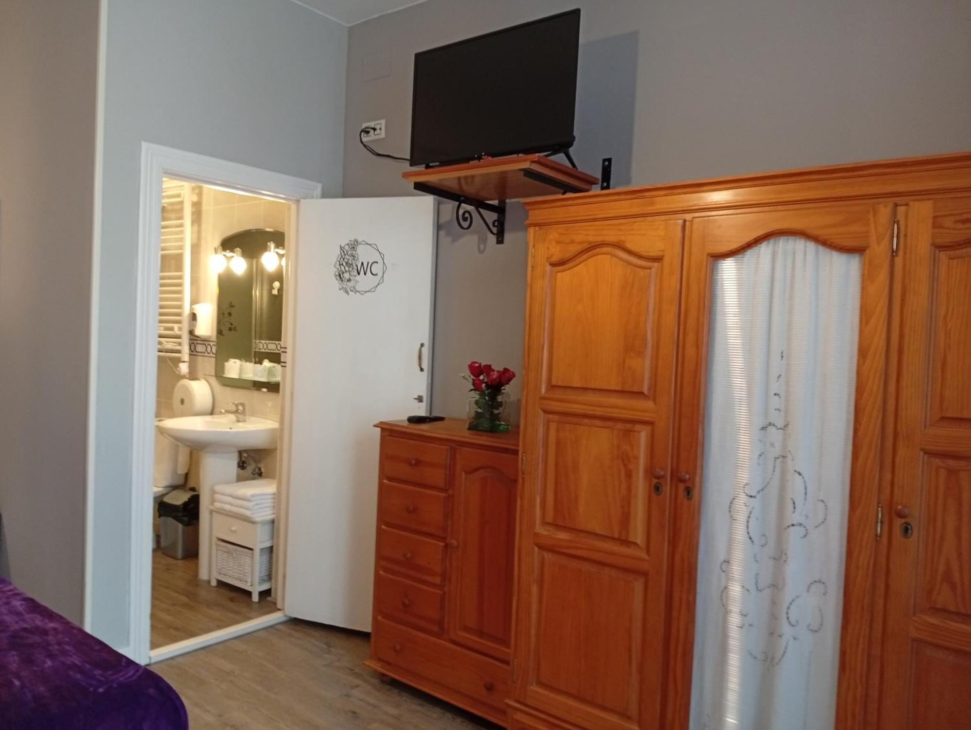 Hospedaje Don Pelayo Gijon Room photo